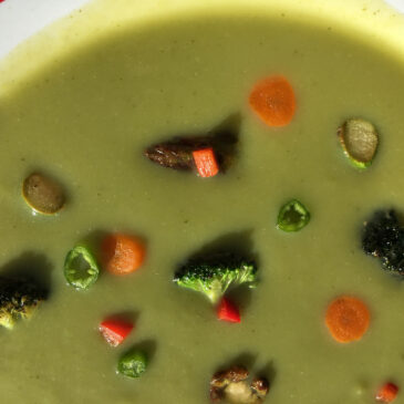 Supă cremă de broccoli şi sparanghel